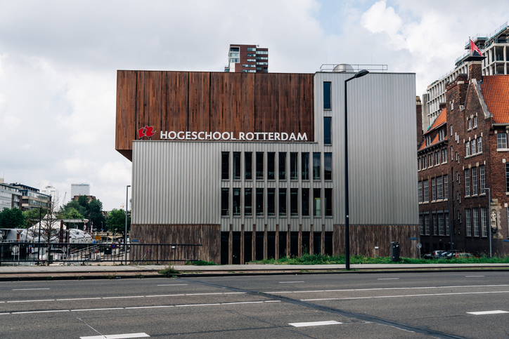 Een foto van het gebouw van Hogeschool Rotterdam.